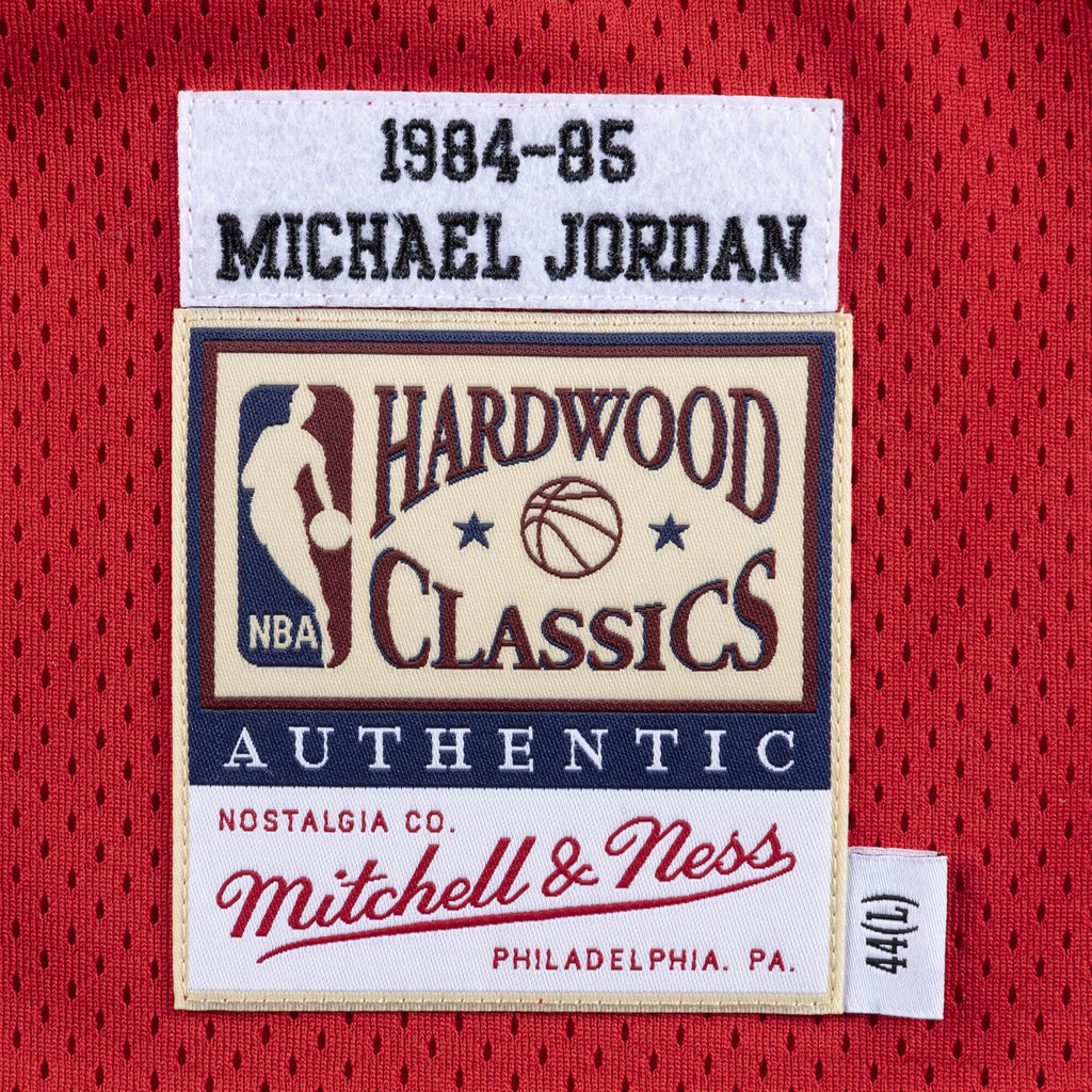 Mitchell & Ness Authentic Jersey Chicago Bulls 1984-85 Michael Jordan